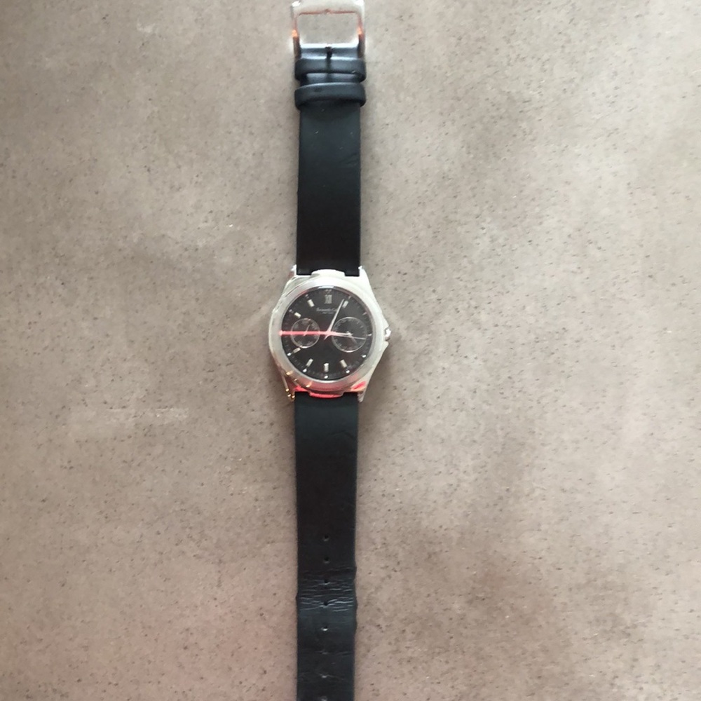 😎 Kenneth Cole polyurethane strap slim watch